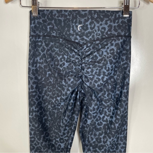 Zyia Active Stone Leopard Scrunchy Light n Luxe 7/8 Leggings Size 4 - Picture 5 of 7